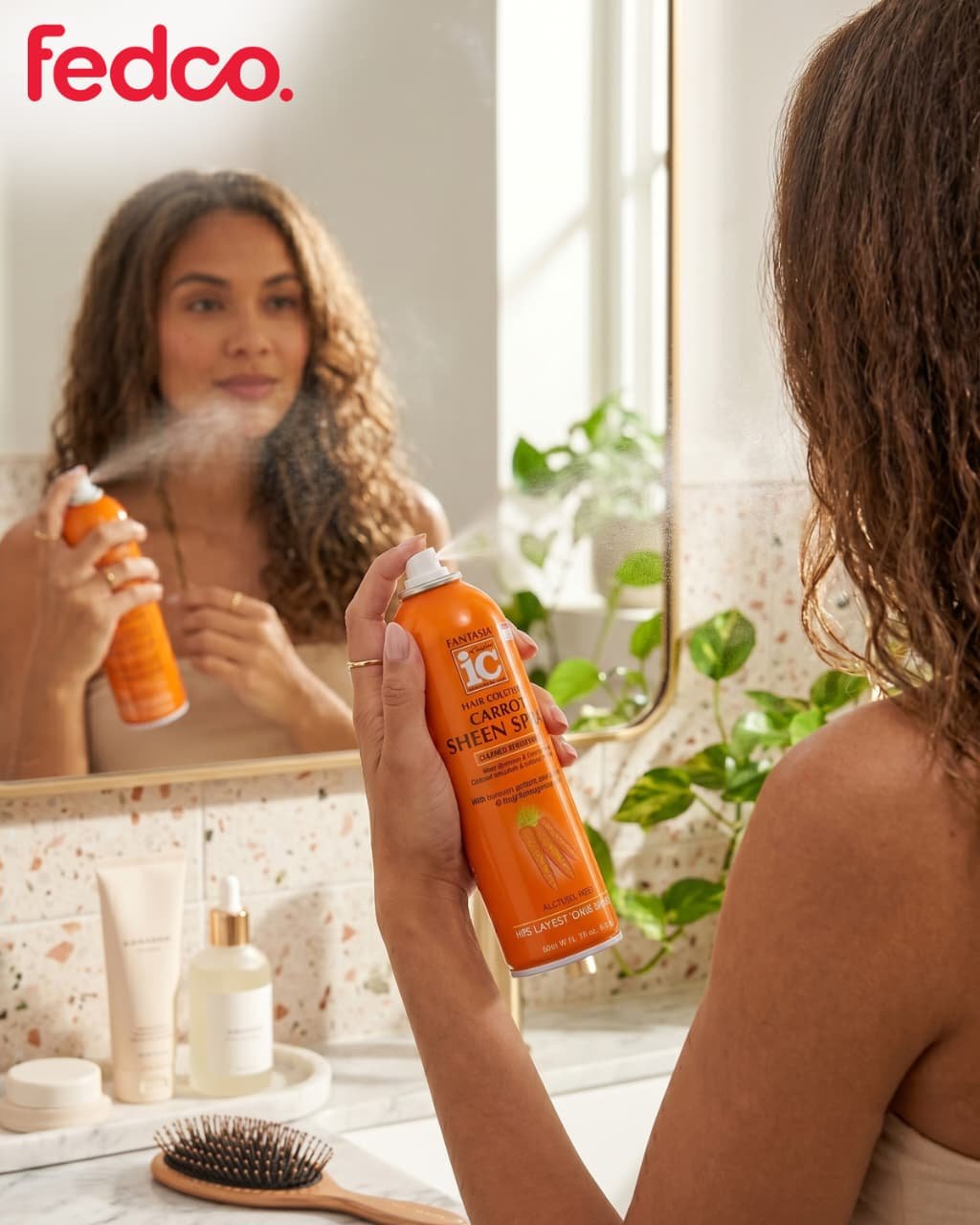 Fantasia IC Carrot Sheen Spray aplicado en el cabello